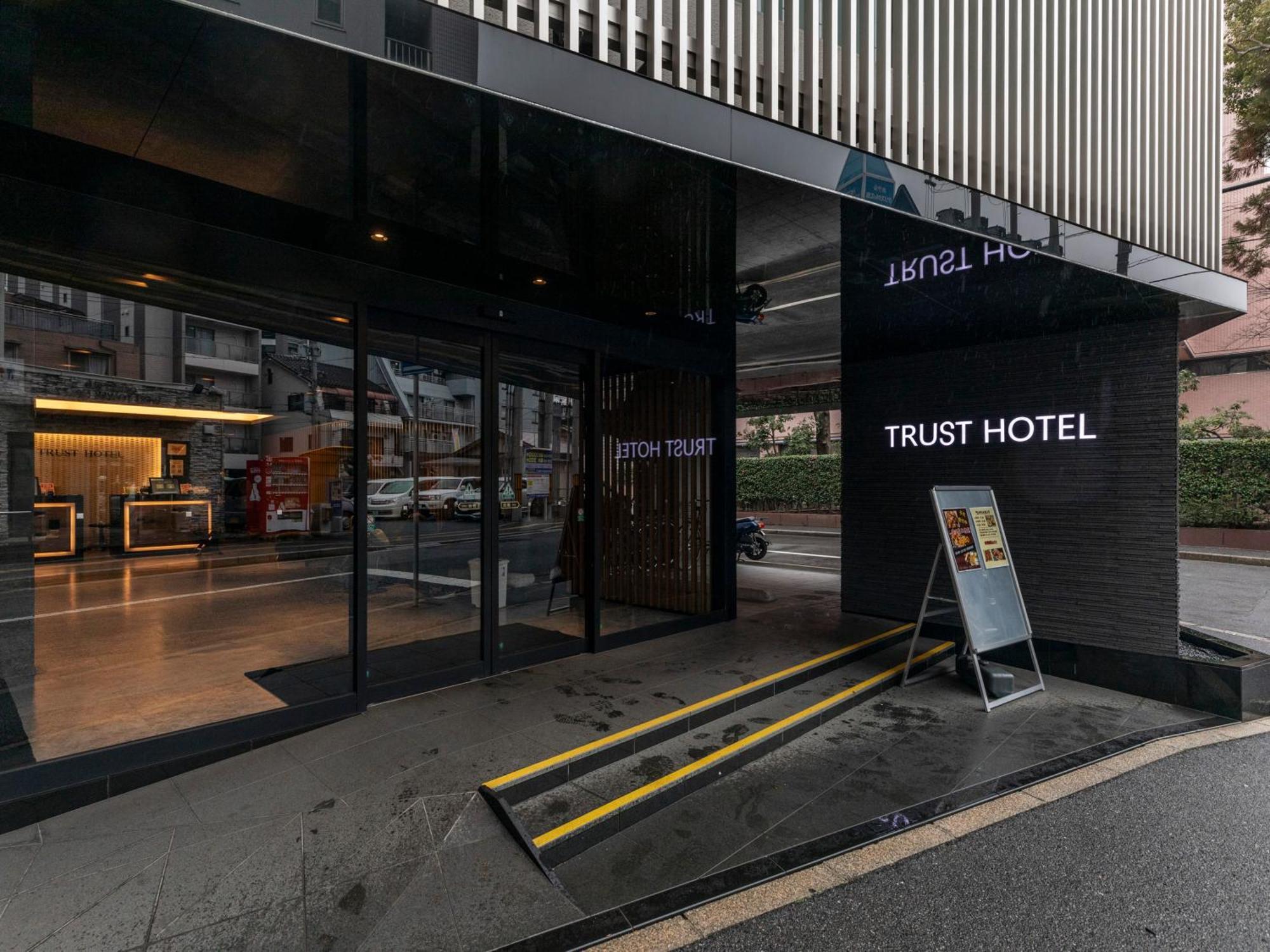 Trust Hotel Hiroshima Bagian luar foto